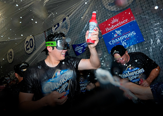 Shohei Ohtani dispara 3 jonrones y domina en la loma para colocar a Dodgers en Serie Mundial