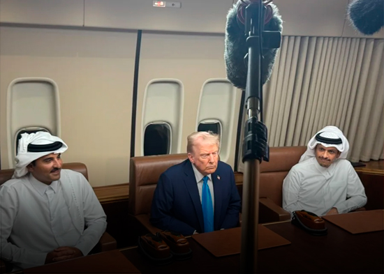 Trump hace en Catar una breve parada en su viaje hacia Malasia