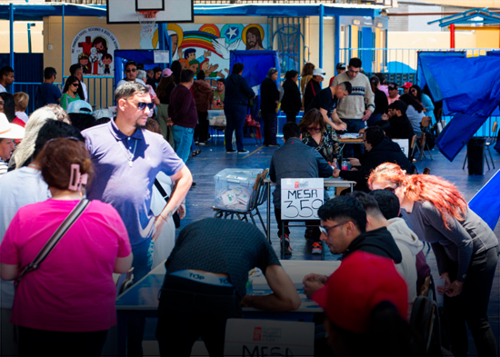 Millones acuden a las urnas en Chile en primeras elecciones presidenciales con voto obligatorio
