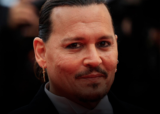Johnny Depp lleva a Tokio su caótico arte en el debut internacional de 'A bunch of stuff'