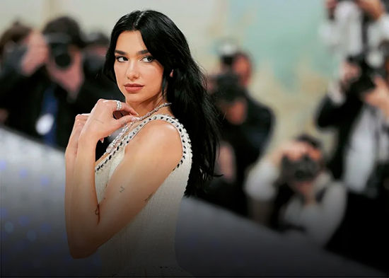 Petro respalda a Dua Lipa tras las aglomeraciones de fanáticos frente a su hotel en Bogotá