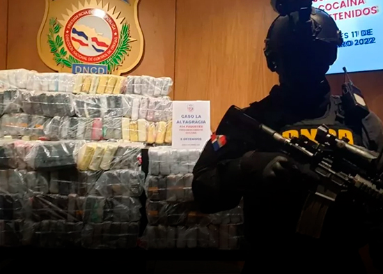 Arrestan a militar y tres empleados de Aduanas vinculados a red de narcotráfico en Santiago