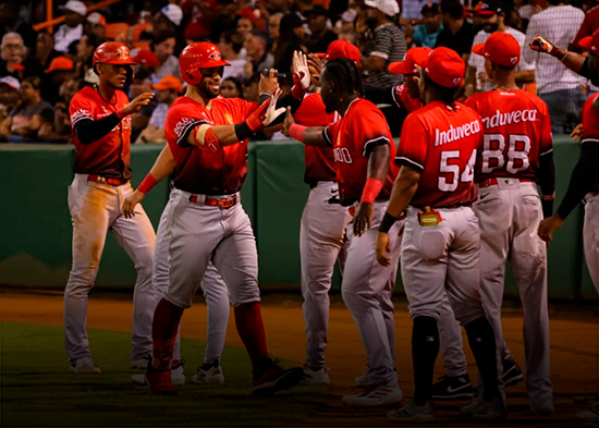 Escogido se impone en La Romana y toma control de la final del béisbol quisqueyano