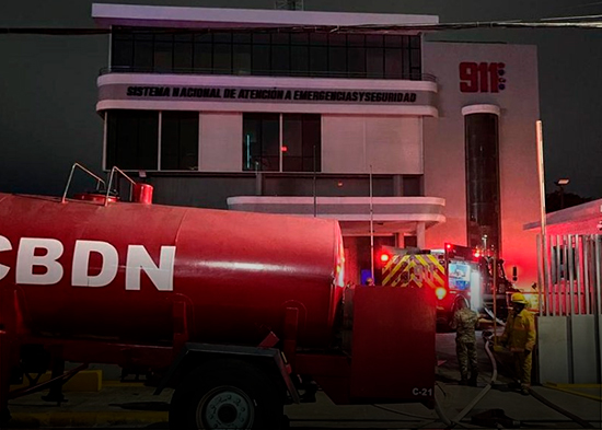 Se registra incendio en la sede del 9-1-1; seis empleados afectados