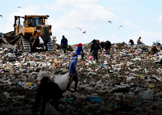 Duquesa inicia su transformación, pero miles aún viven de la basura