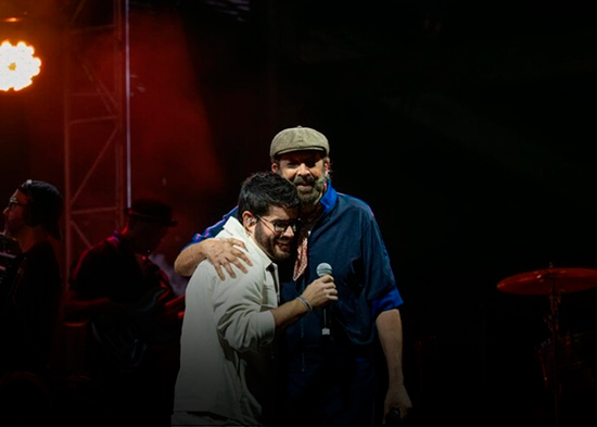 Manny Cruz agradece a Juan Luis Guerra tras compartir escenario en el Estadio Cibao