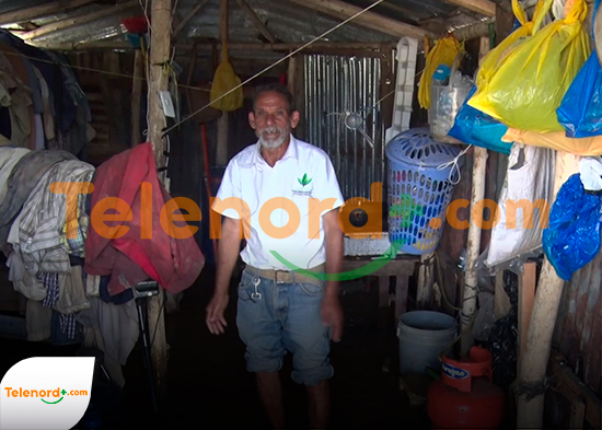 Hombre denuncia que vive en condiciones inhumanas en Mamá Tingó, SFM