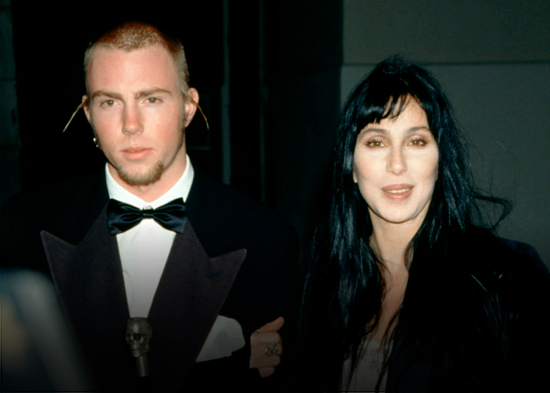 Hijo de Cher es acusado de agresión y allanamiento en una escuela.