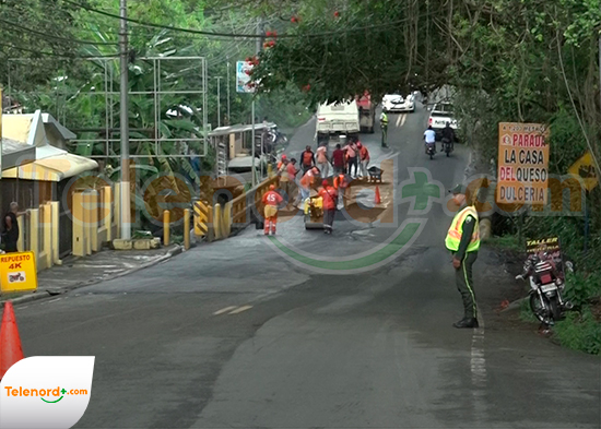 MOPC realiza bacheo preventivo en la carretera Salcedo-Tenares y anuncia nuevas intervenciones