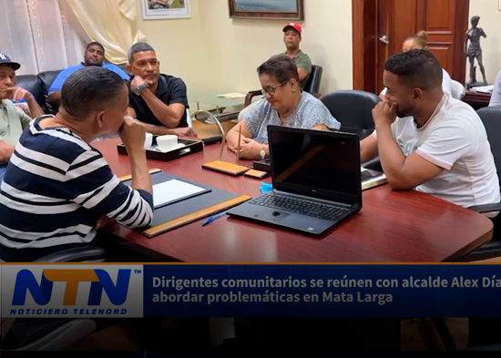 Dirigentes comunitarios se reúnen con alcalde Alex Díaz para abordar problemáticas en Mata Larga