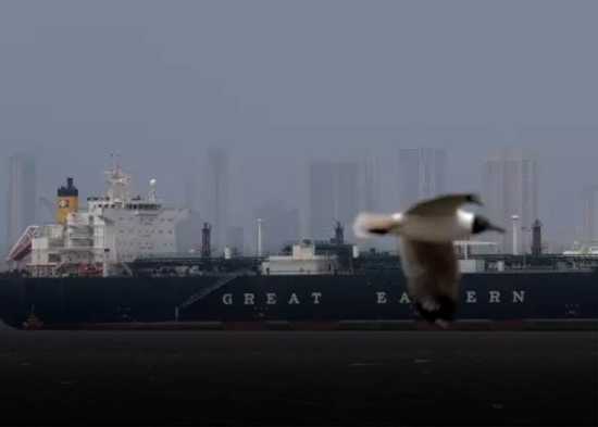 China tacha como "peligroso" e "irresponsable" el bloqueo del estrecho de Ormuz por parte de EEUU