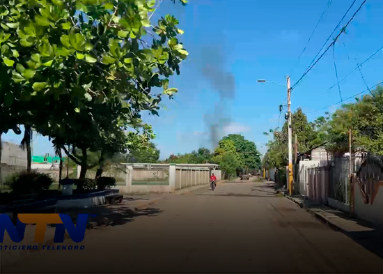 Se registra incendio de neumáticos en sector Mama Tingo de SFM en medio de huelga