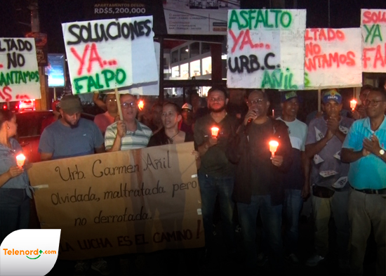 Moradores Urbanización Carmen Añil realizan encendido de velas por incumplimiento de autoridades