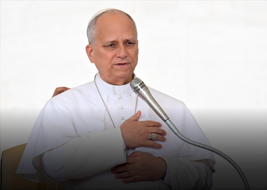 El papa León XIV reza en el lugar donde hace 45 años dispararon a Juan Pablo II