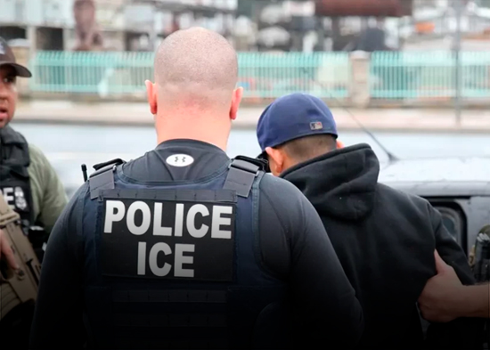 Juez federal bloquea arrestos de ICE en tribunales de inmigración de Nueva York
