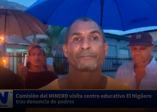 Con encendido de velas protestan en sector Villa Hortensia de SFM; exigen arreglo de calles
