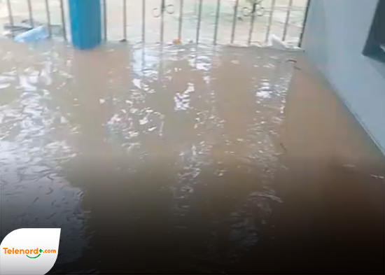Residentes en Pimentel preocupados por inundación de viviendas