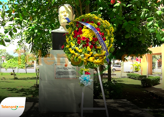 Depositan ofrenda floral en honor a 15 aniversario de Tanclero Vargas