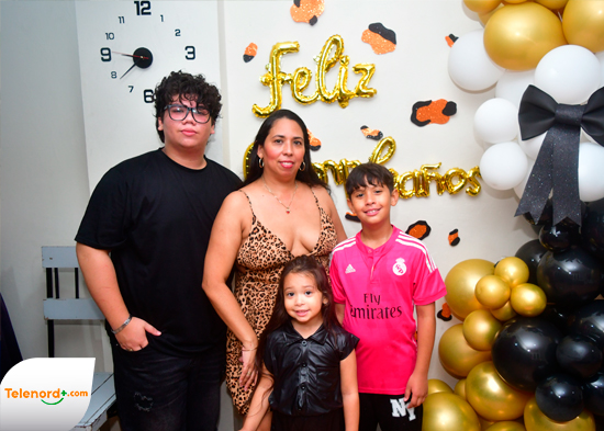 Celebran fiesta de cumpleaños a Adriana Diaz