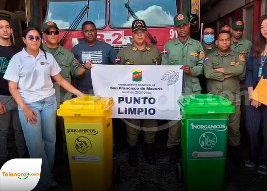 Ayuntamiento de SFM entrega zafacones al Cuerpo de Bomberos para manejo de residuos sólidos