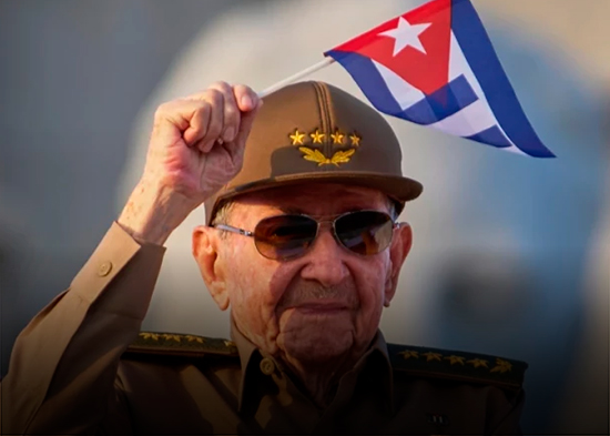 A sus 95 años, Raúl Castro reaparece en acto militar