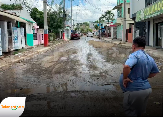 ¡Otra vez! Paralizan trabajos en la calle José Reyes; comunitarios amenazan con protestas